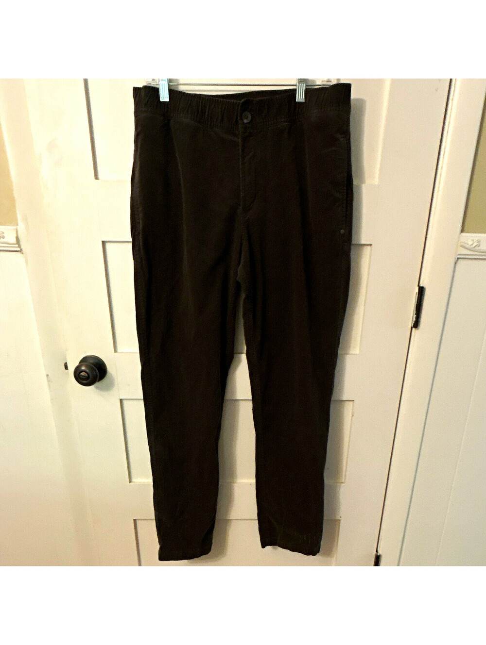 Vuori Men’s Black Corduroy Chino Pants L 34" Waist Elastic Waist Pockets Logo